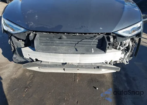 2019 Audi E-Tron Premium Plus z USA, uszkodzony, nr VIN WA1LAAGE8KB010374